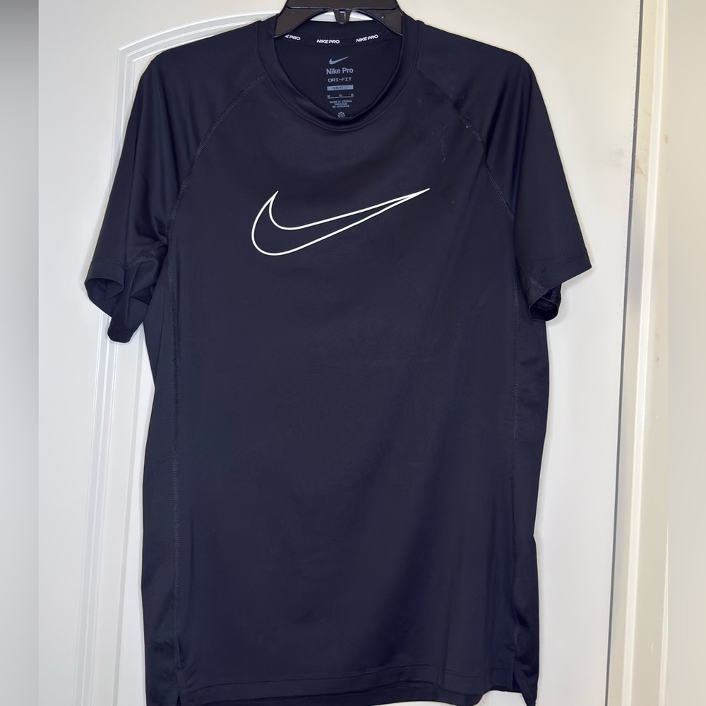 Nike Pro men’s slim fit short sleeve top size
M. Black, New NWOT